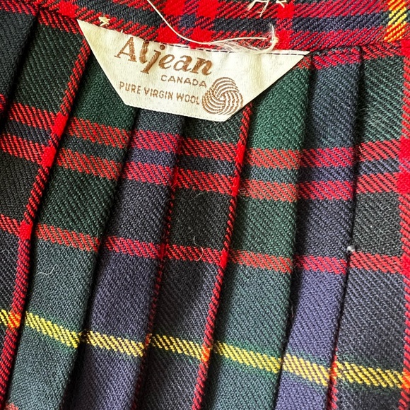 Wrap Plaid Shirk AJean. Canadian Made - Picture 5 of 5